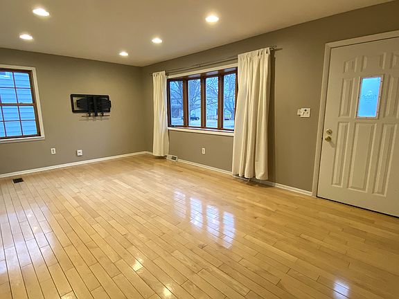 Spacious living room