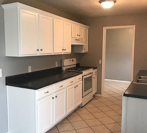 Newly remodeled kitchen with new appliances!