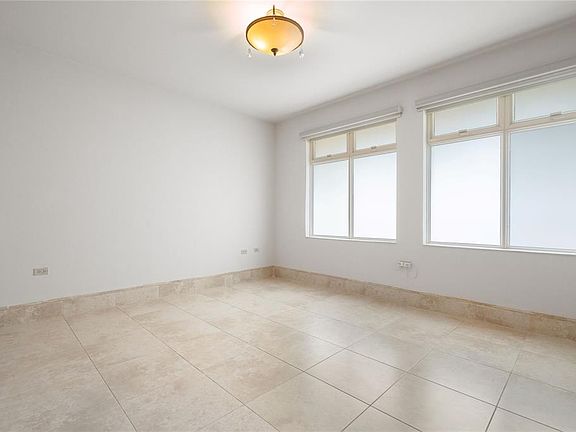 5th image of 500 PLANTATION VILLAGE DRIVE #PH 2-403