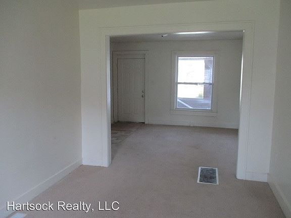 5th image of 145 W Grand Ave