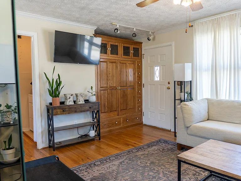 4207 Saundralane Dr NW — Photo 2