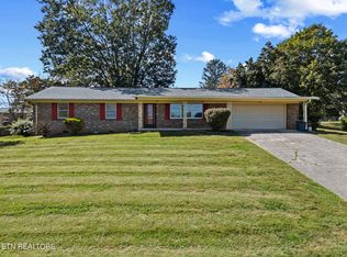 3413 N Fountaincrest Dr, Knoxville, TN 37918