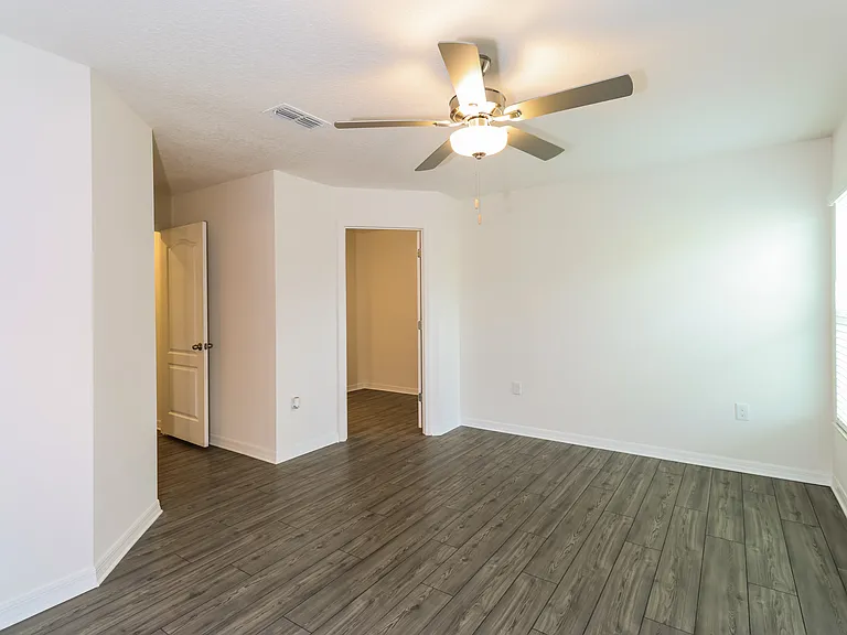 250 Catalonia Ave NW — Photo 16