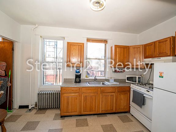 4th image of 30-22 41st St #2R