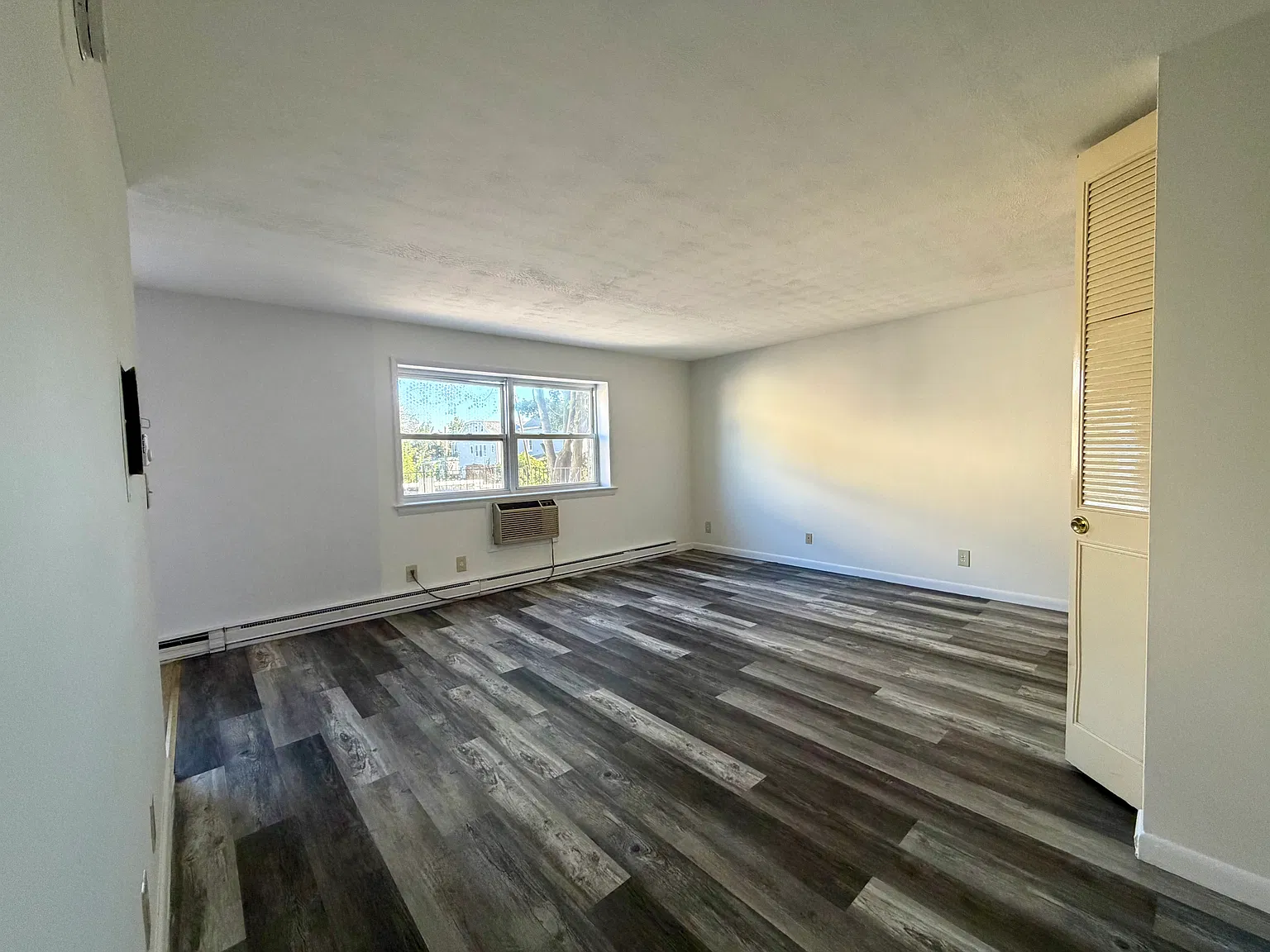 Studio, 600 sqft, $1,295 — Photo 2
