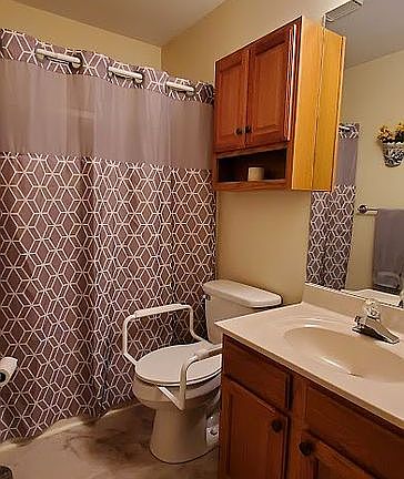 5th image of 419 Applegrove Dr
