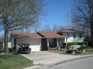 6 Terrace Dr, Winfield, KS 67156