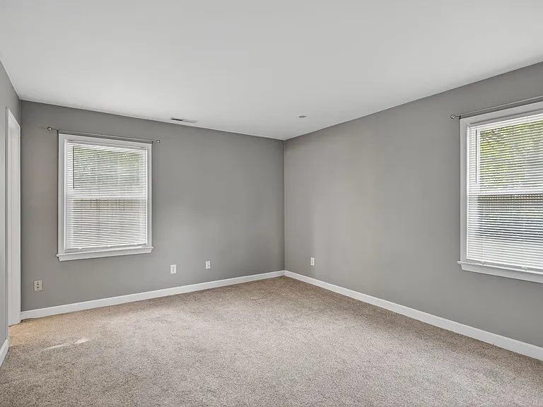 5677 Rushmere Dr — Photo 12