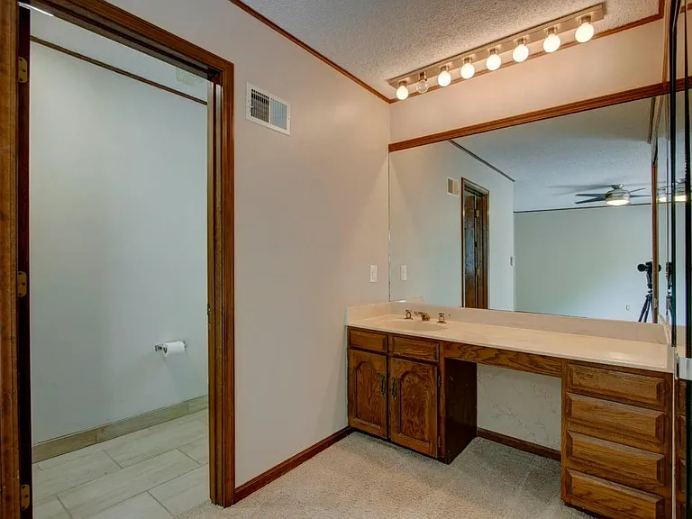 11805 Rosehill Rd — Photo 17