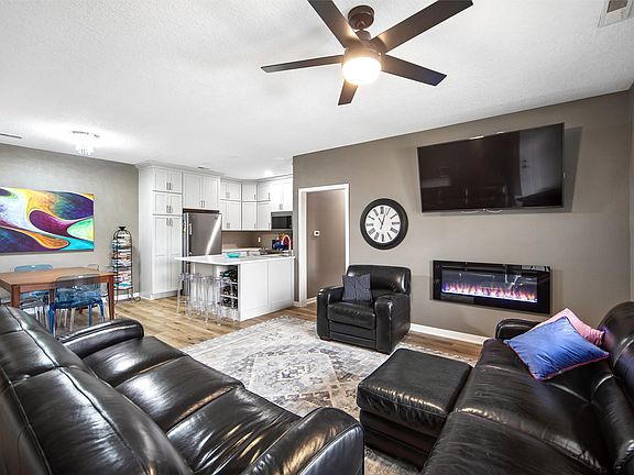 3rd image of 2510 NE Oak Dr Unit 3