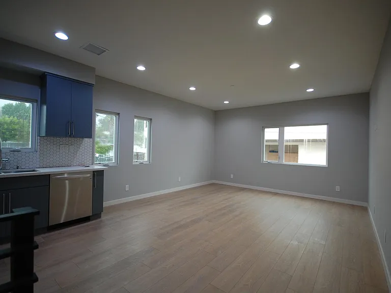 648 N Serrano Ave #1/2 — Photo 29