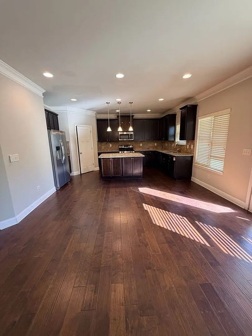 Spacious 5-bedroom house with loft in DACULA cluster in Auburn — Photo 4