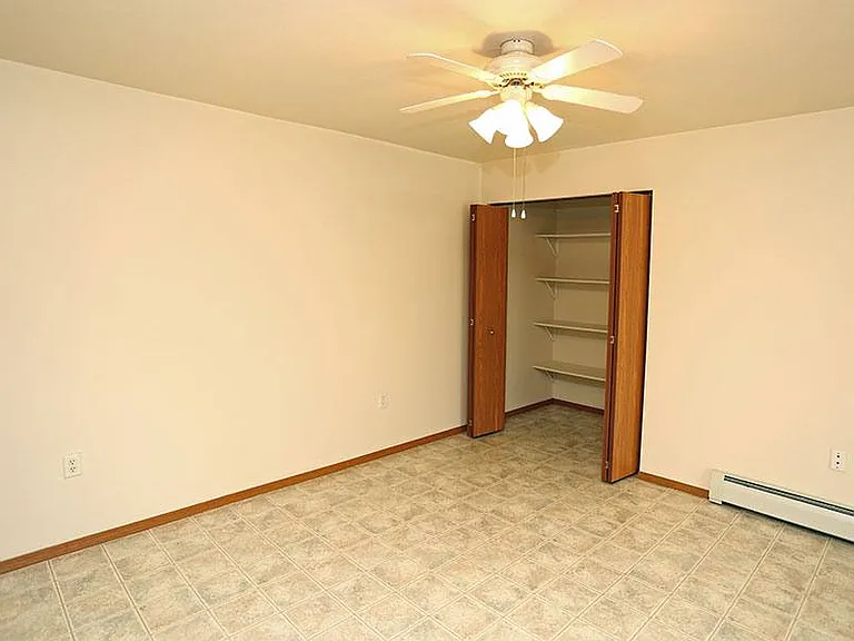 BREEZEWOOD APARTMENTS — Photo 8