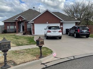 1816 NE 11th Cir, Moore, OK 73160