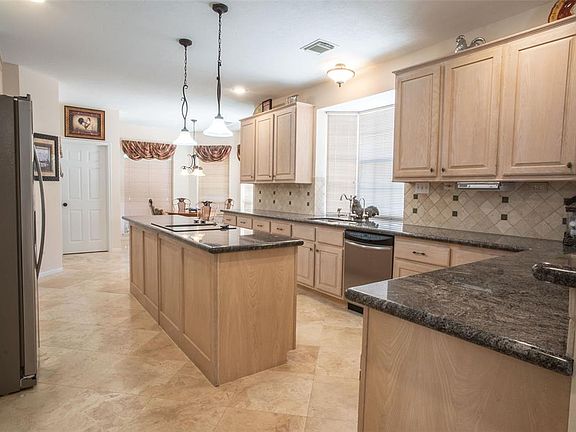 5th image of 22202 Cinco Lakes Ct