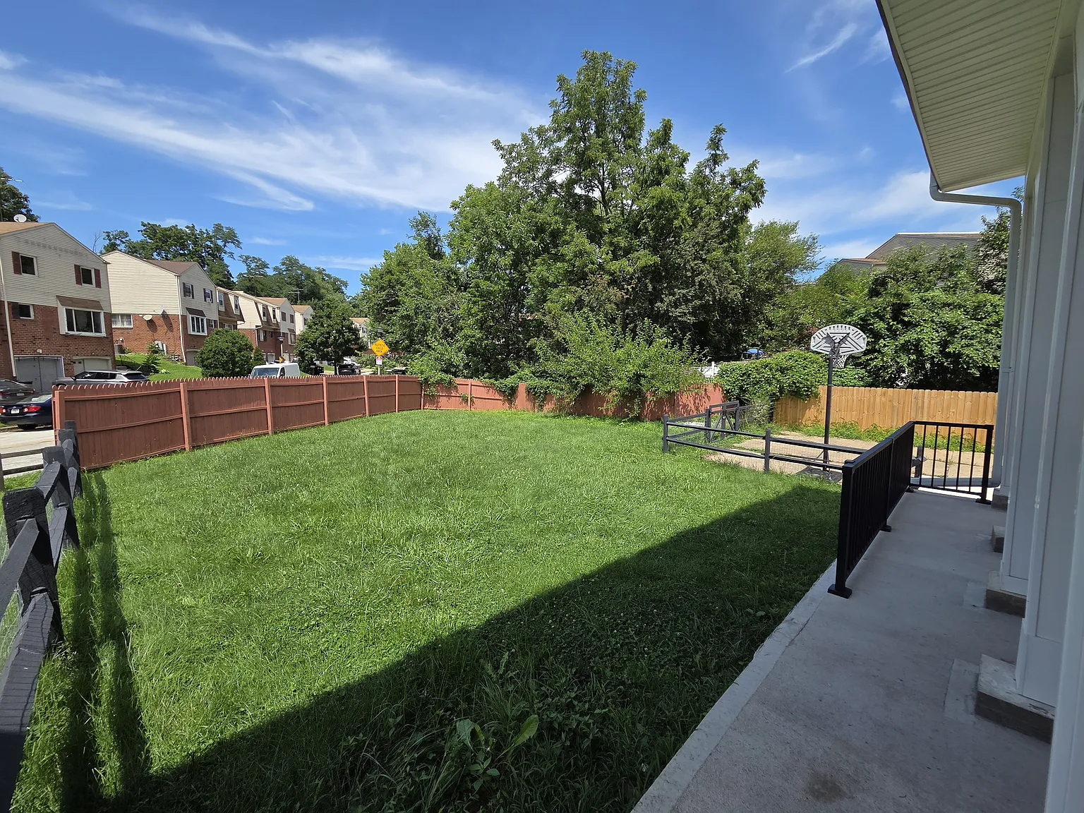 3 bed, 1348 sqft, $2,700 — Photo 2