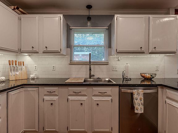 4th image of 10 Poplar Ln