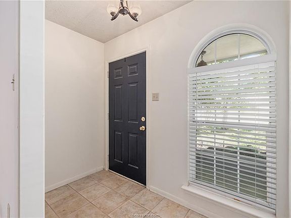 5th image of 1512 Jasmine Ct