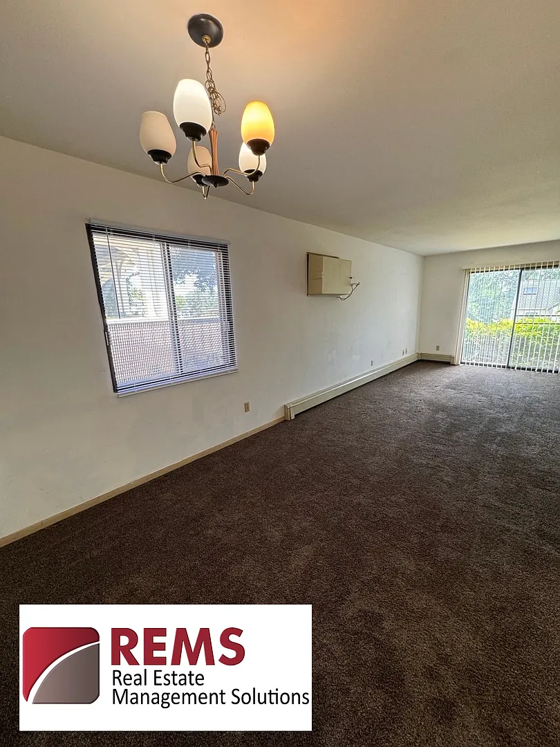 517 East Cook Street — Photo 4