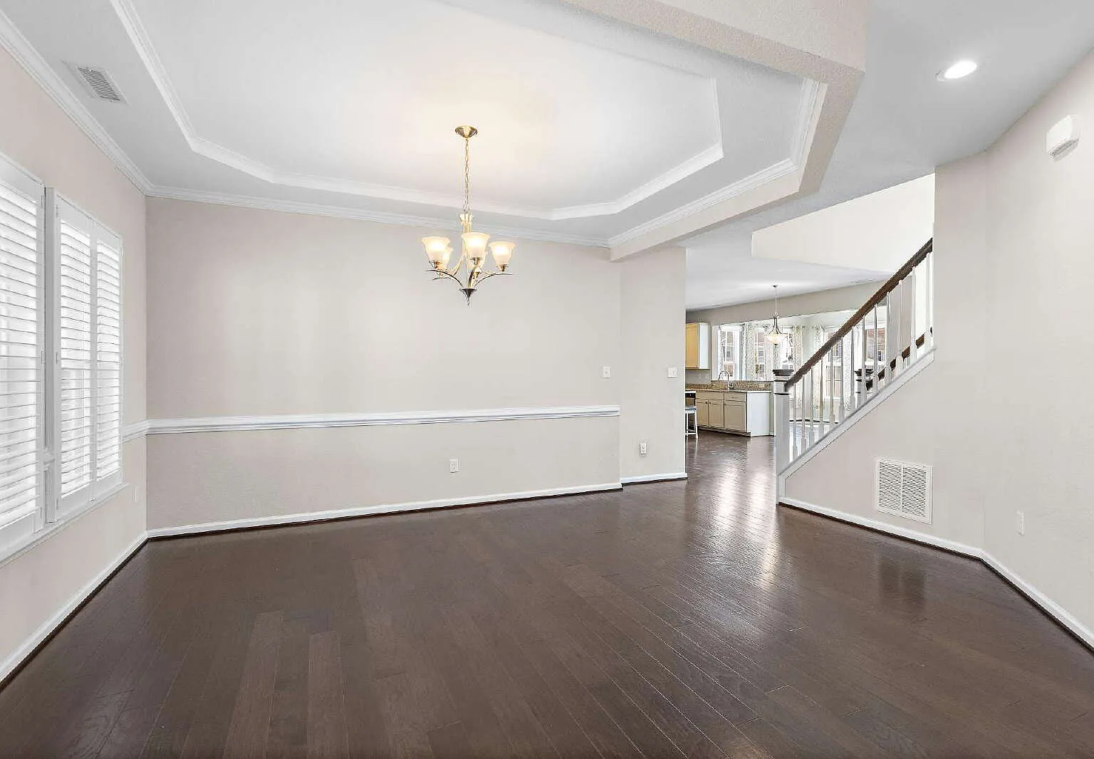 5 bed, 3.5 bath, 3100 sqft, $3,500 — Photo 2