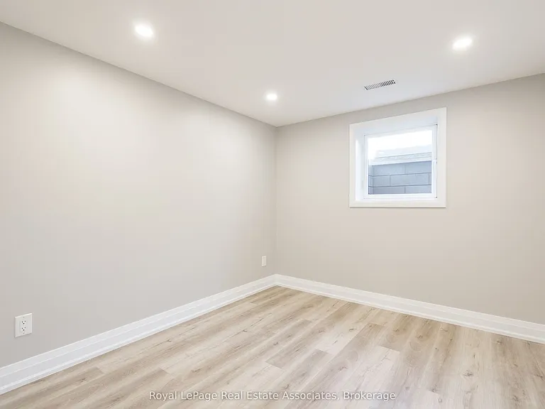 259 Fernwood Cres — Photo 14