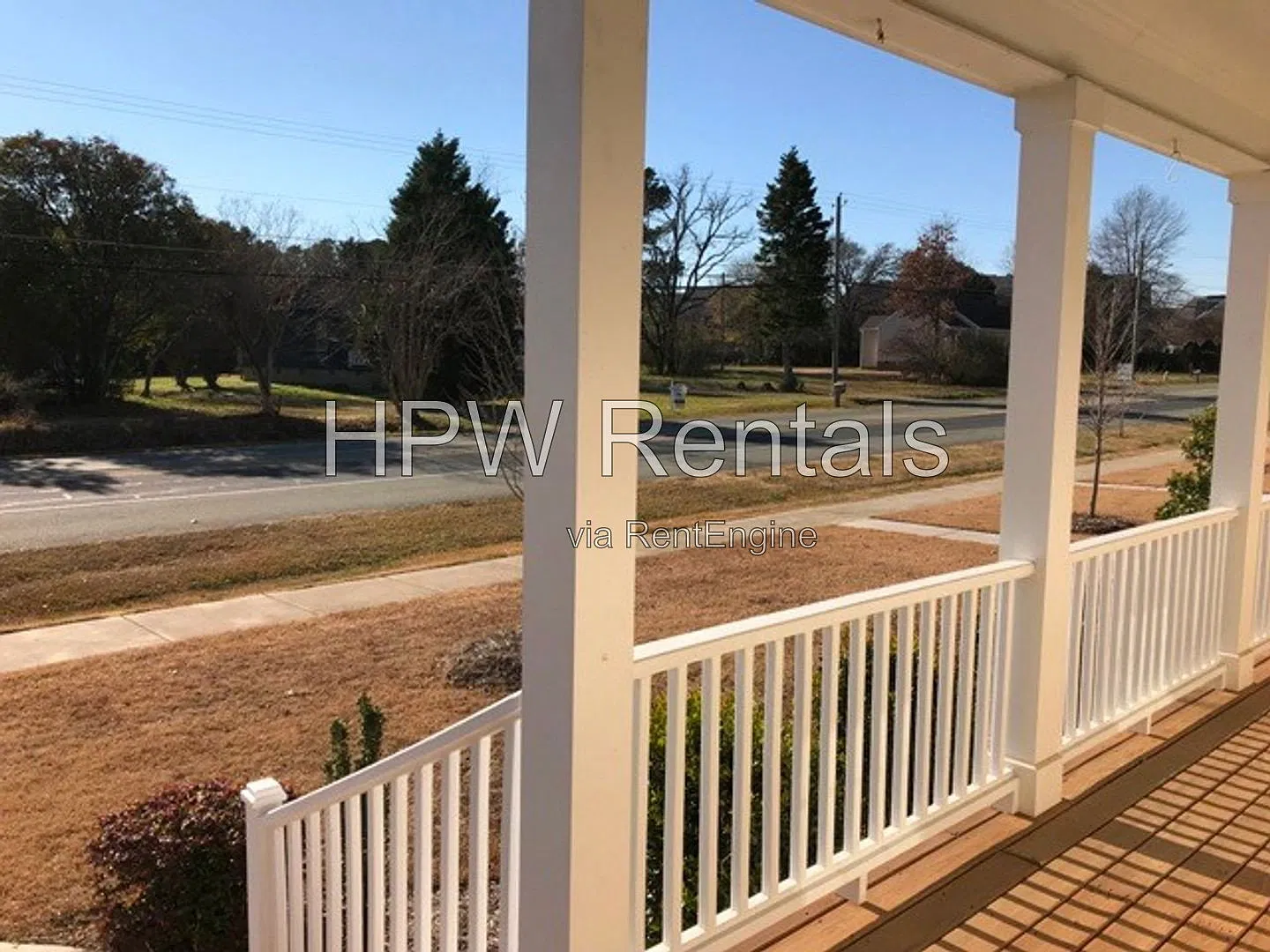 3 bed, 2.5 bath, 1920 sqft, $2,200 — Photo 2