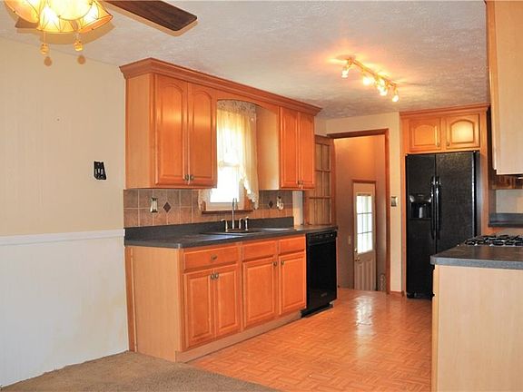 5th image of 934 E 349th St