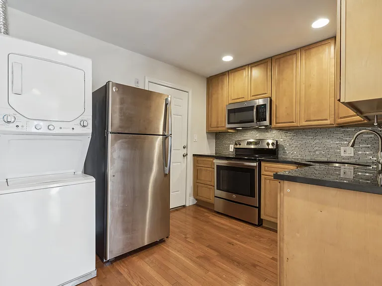 6066 Ridge Ave #3R — Photo 2