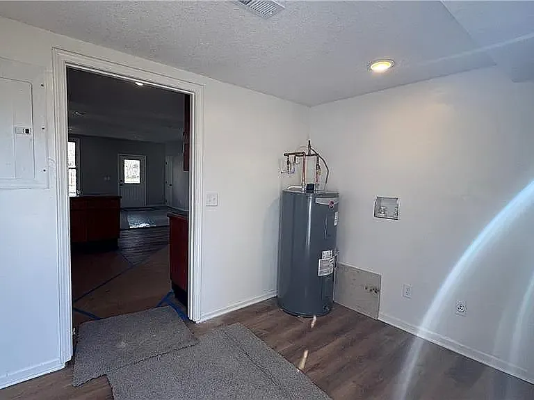 104 S Clark St — Photo 30
