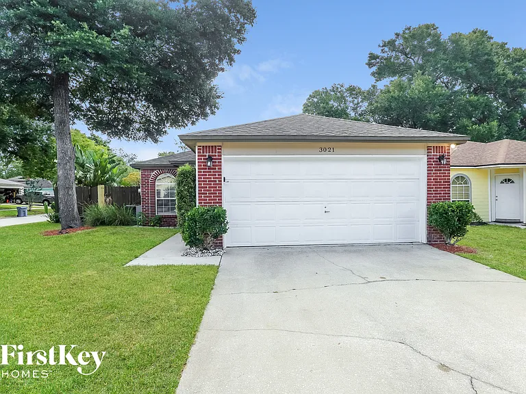 3021 Caroline Crest Dr E — Photo 1