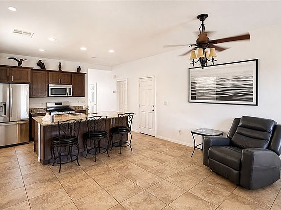 2nd image of 2723 Chinaberry Hill St