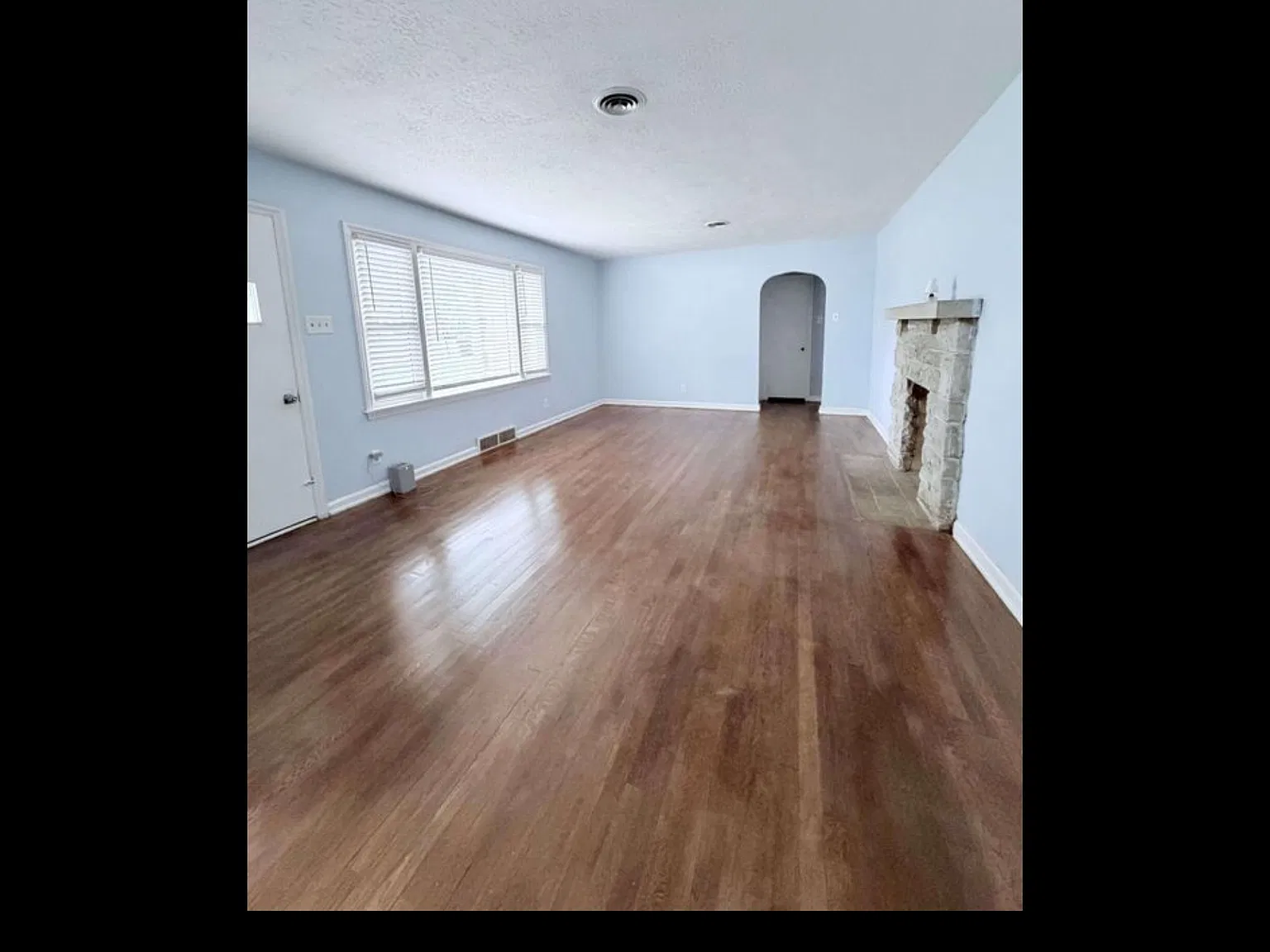 3 bed, 1808 sqft, $2,100 — Photo 3