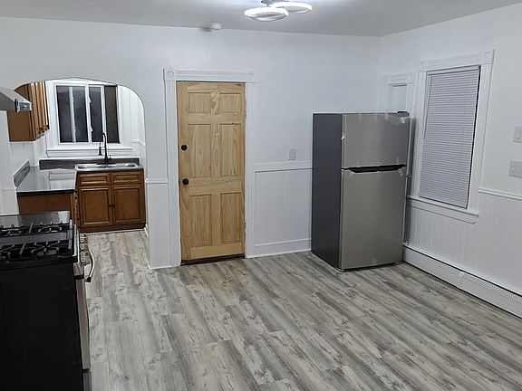 5th image of 226 Farmington Ave Floor 2