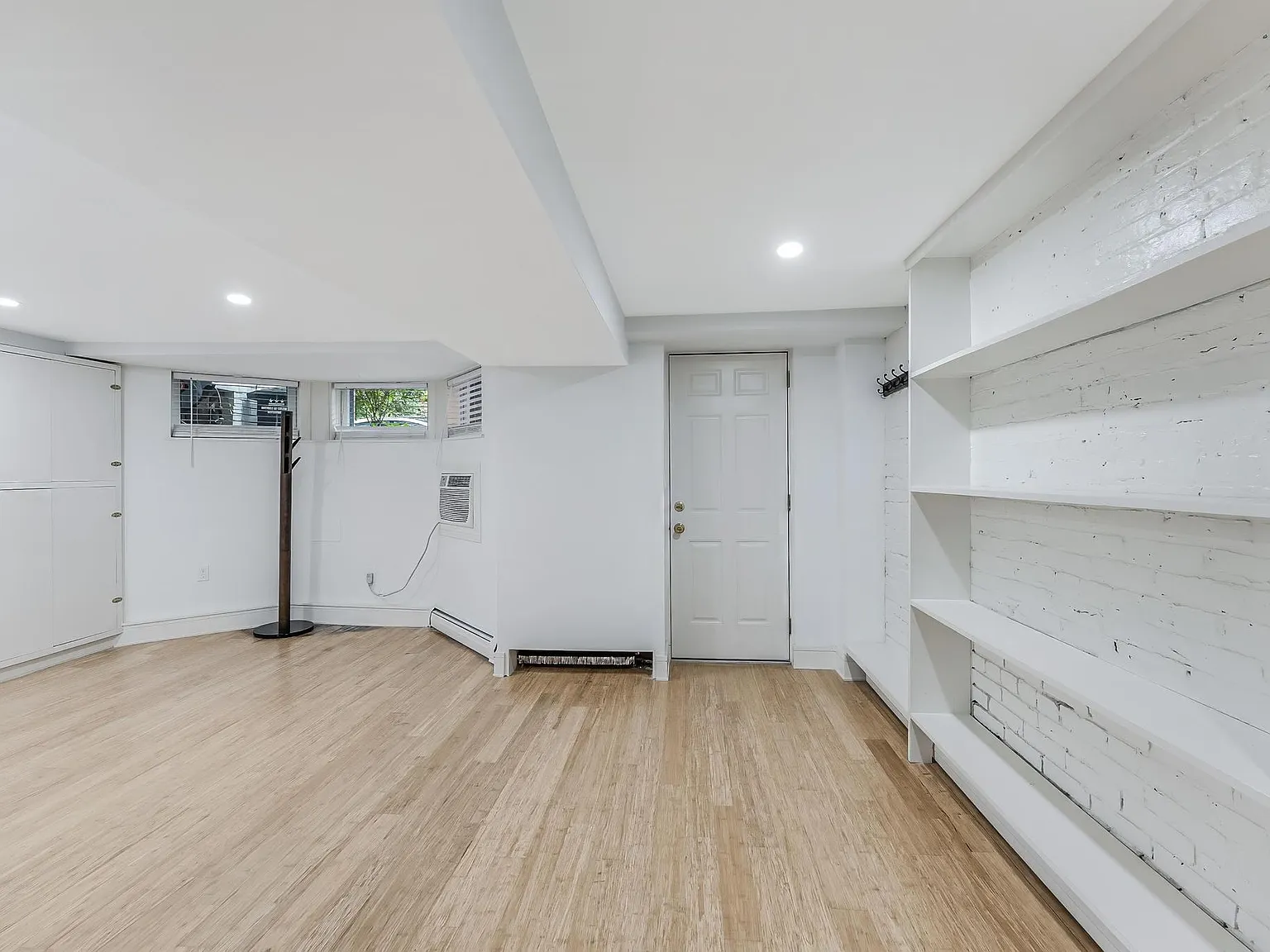 1 bed, 1050 sqft, $2,990 — Photo 4