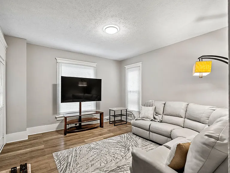 45 E Coshocton St #1 — Photo 5