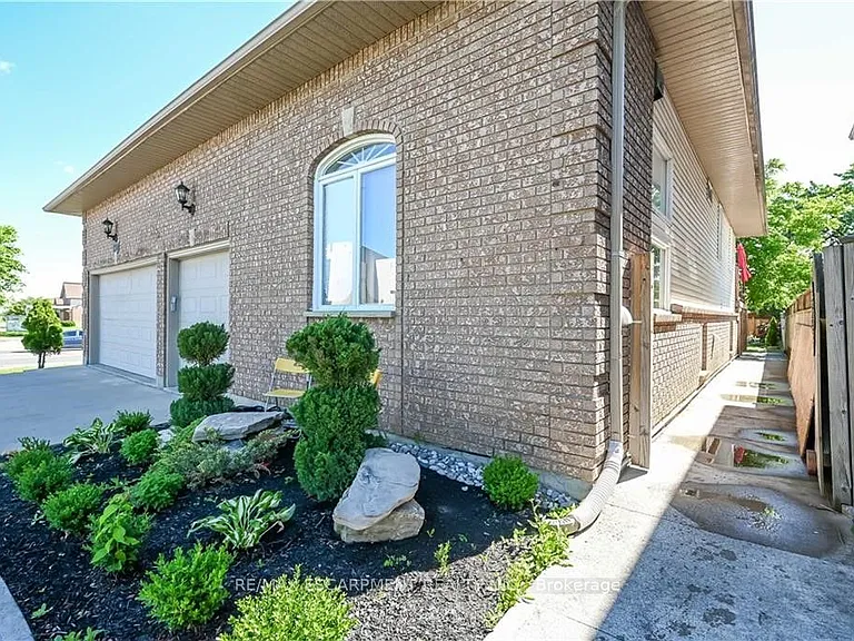 296 Winterberry Dr #LOWER — Photo 27