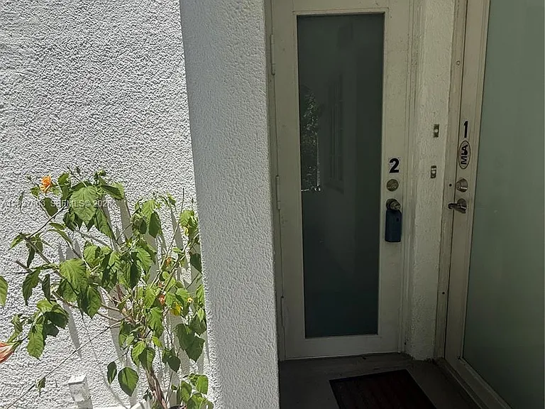 912 Euclid Ave #2 — Photo 3