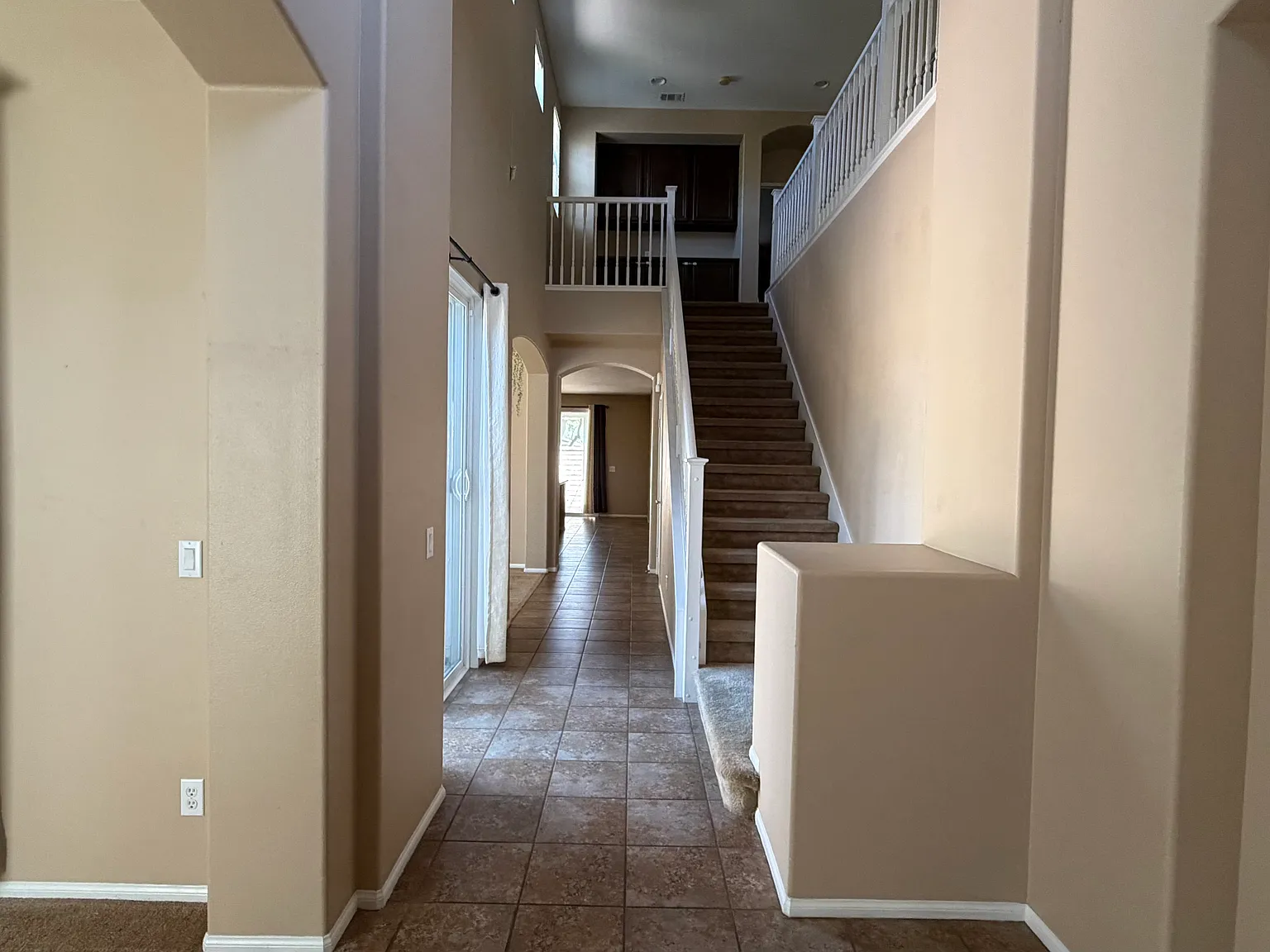 4 bed, 2389 sqft, $3,500 — Photo 4