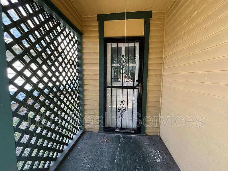 3 bed, 1.0 bath, 1504 sqft, $1,350 — Photo 3