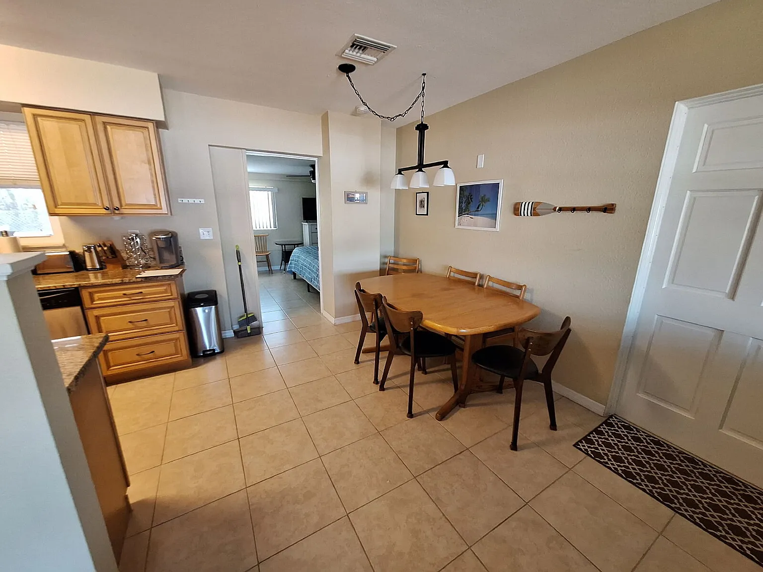 3 bed, 2.0 bath, 1284 sqft, $3,200 — Photo 4