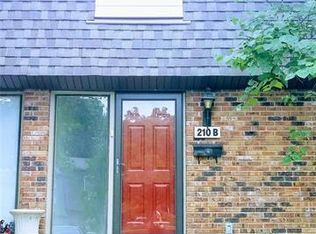 210 Braeshire Dr APT B, Ballwin, MO 63021