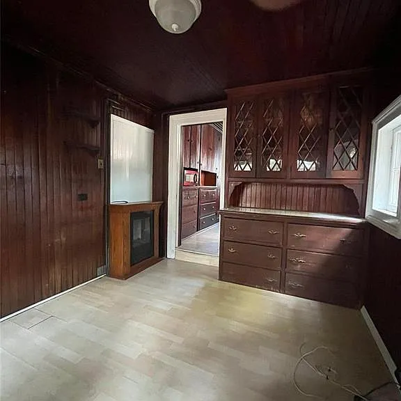146 Bayview Ave — Photo 2