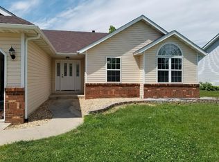 7612 Stonebridge Dr, Maryville, IL