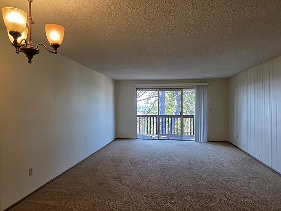 5th image of 2022 E 6th St APT 4