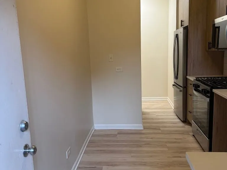 Where Convenience Meets Comfort Updated 23 Beds by the Morse Red Line — Photo 4