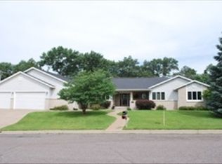 1017 Canary Ln, Onalaska, WI 54650