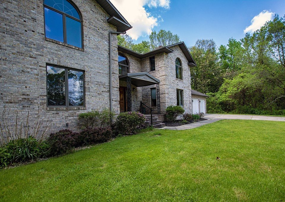 1st image of 51303 Courtyard Ln
