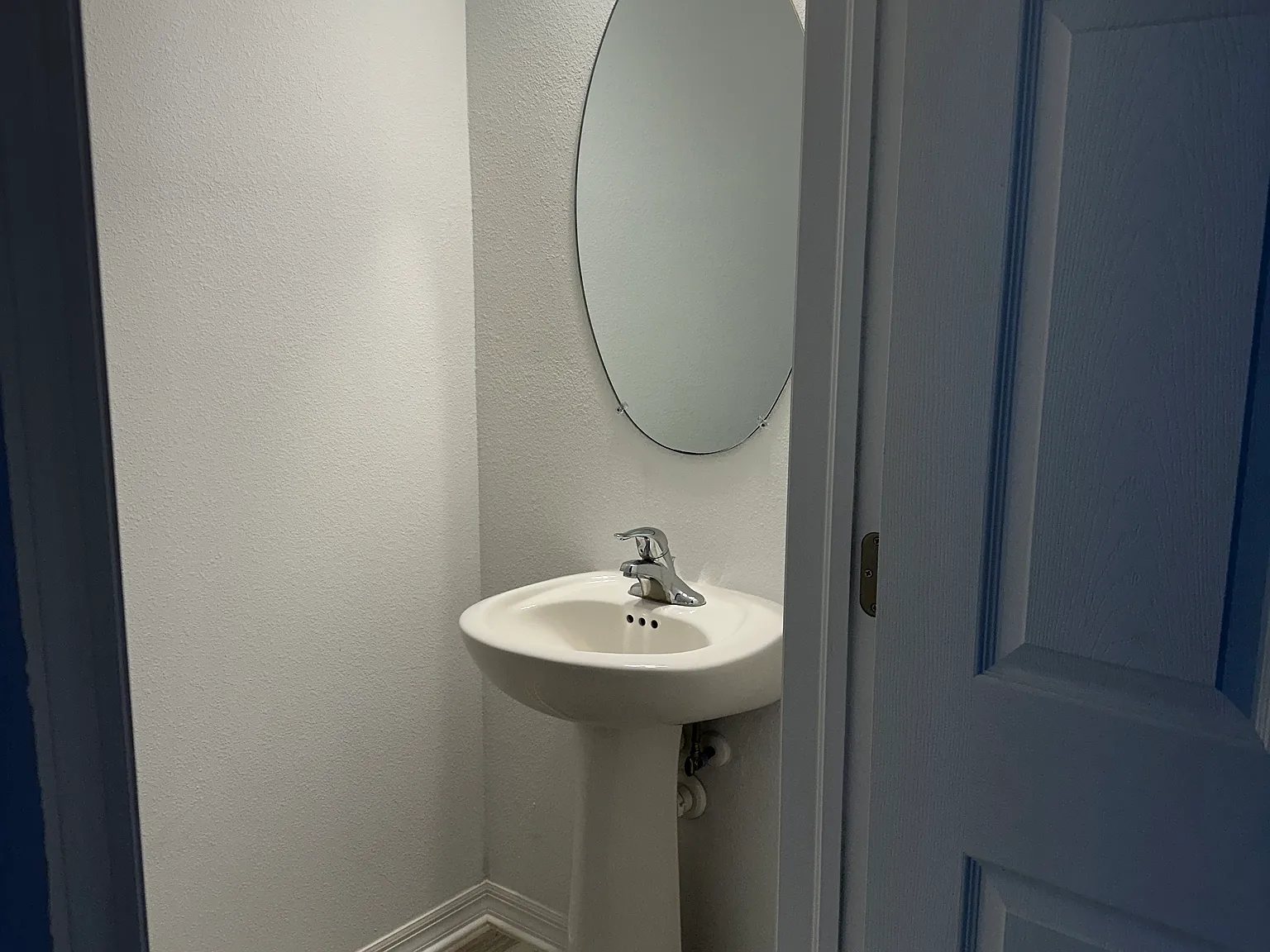 2 bed, 2.5 bath, 1571 sqft, $2,200 — Photo 3