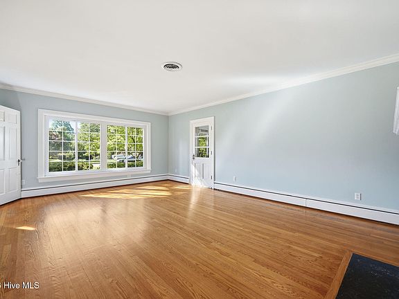 9th image of 1108 Summit Avenue