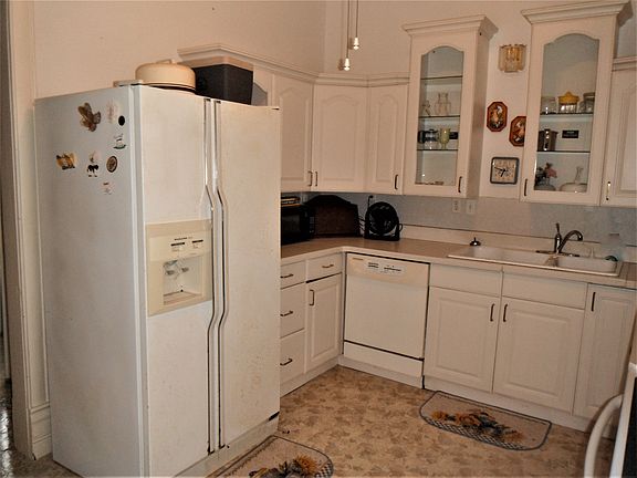 5th image of 806 N Carr Ave